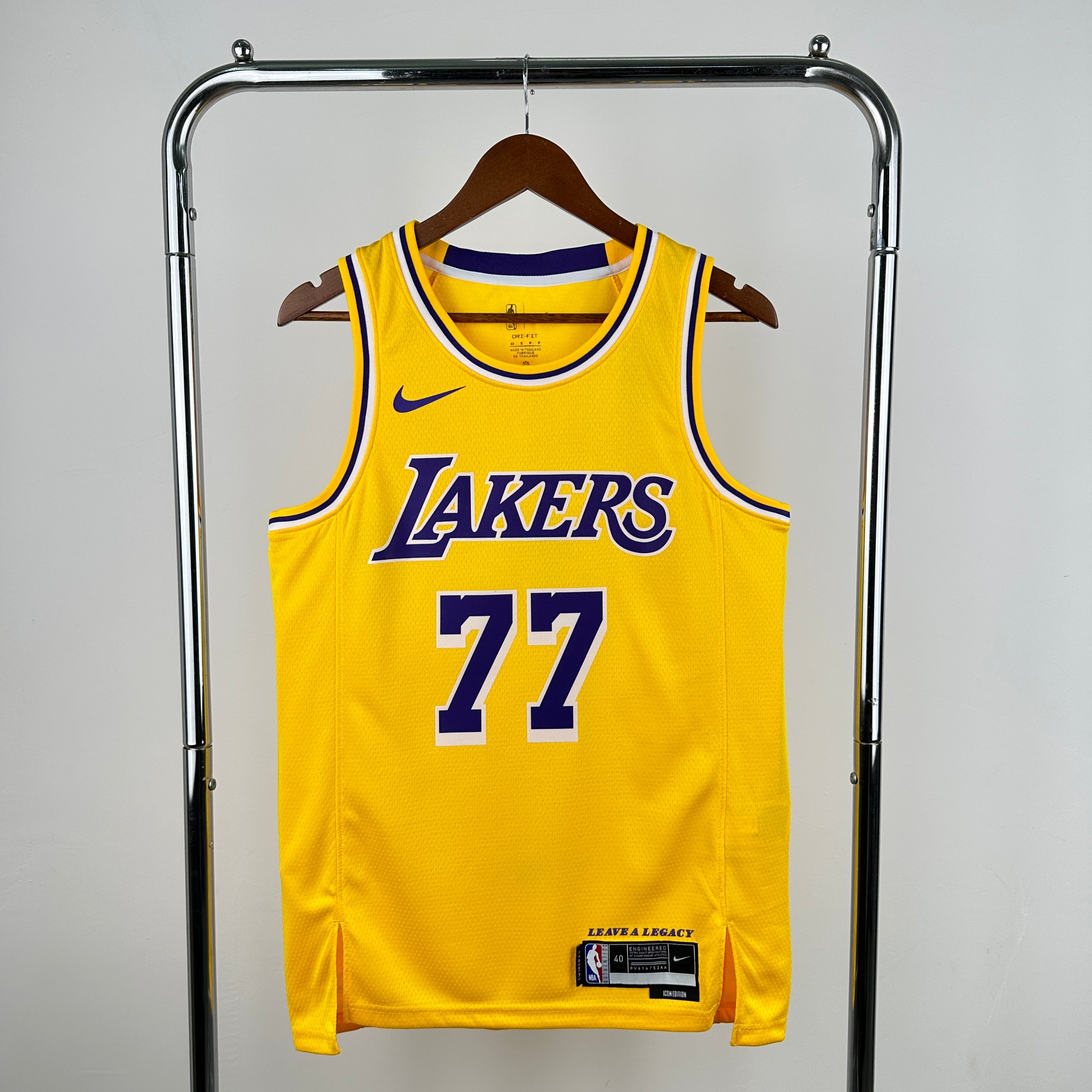 LA Lakers- Camiseta Dončić #77 - Local- Temporada 2026