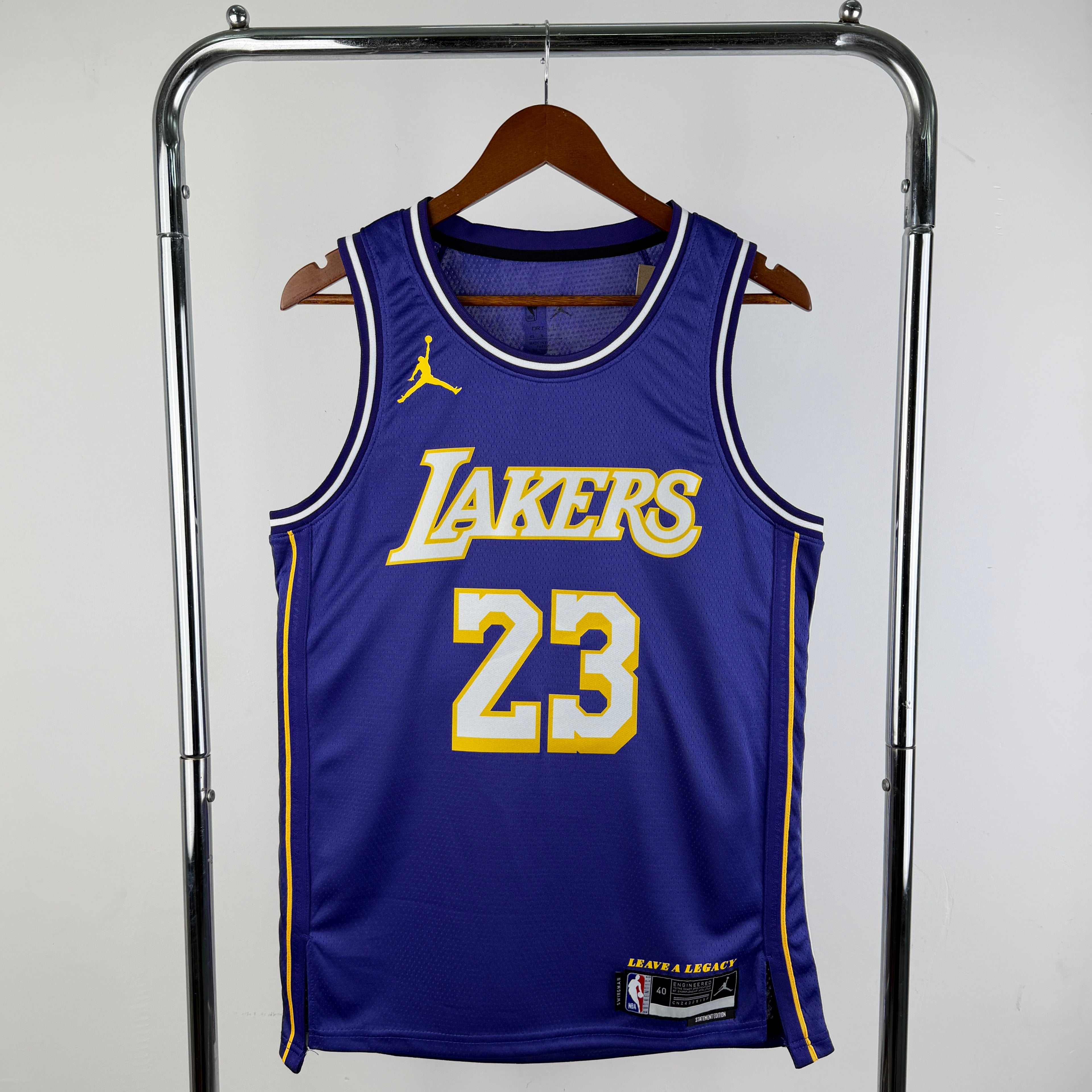 LA Lakers - Camiseta James #23 - Versión Jordan - Temporada 2026