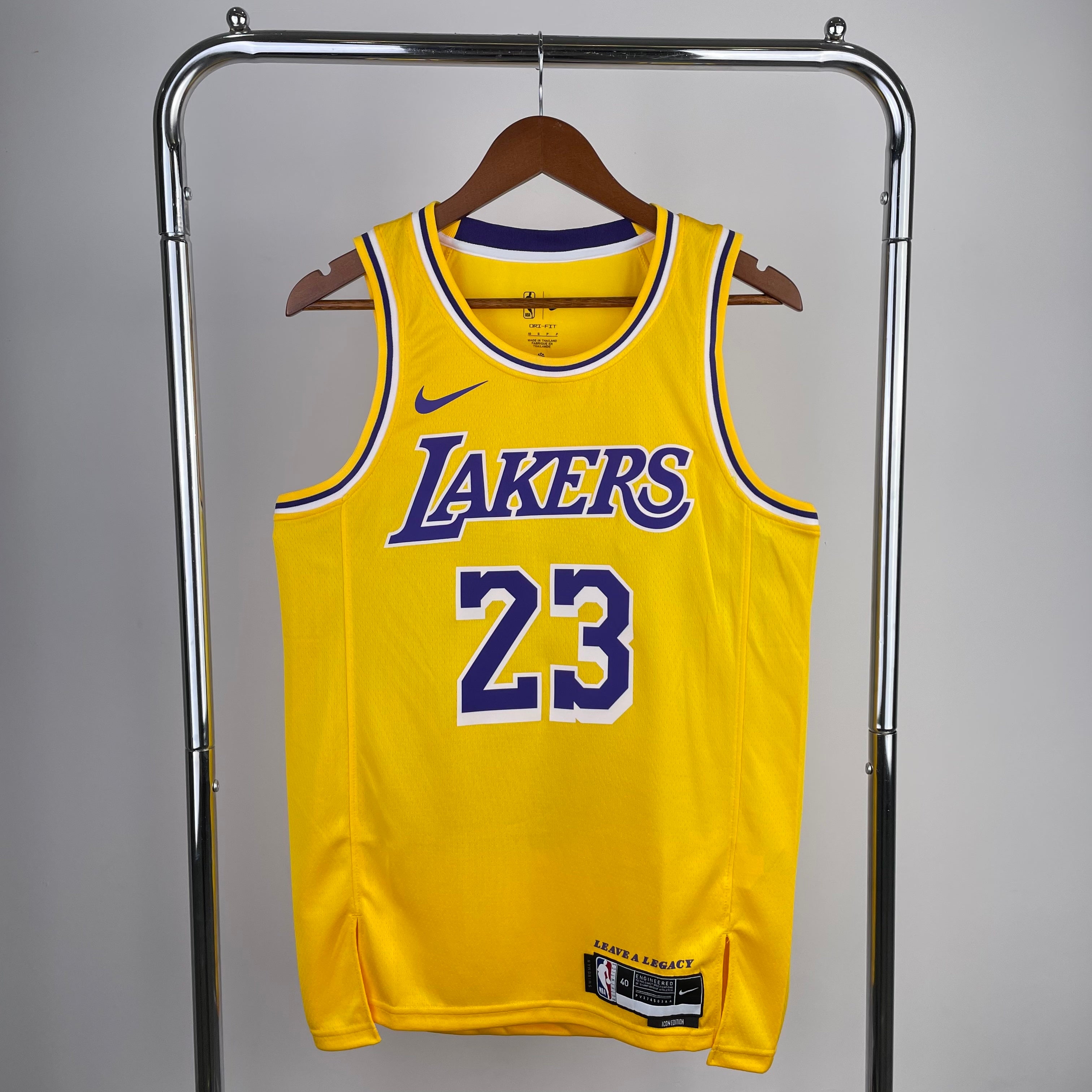 LA Lakers - Camiseta James #23 - Local - Temporada 2026