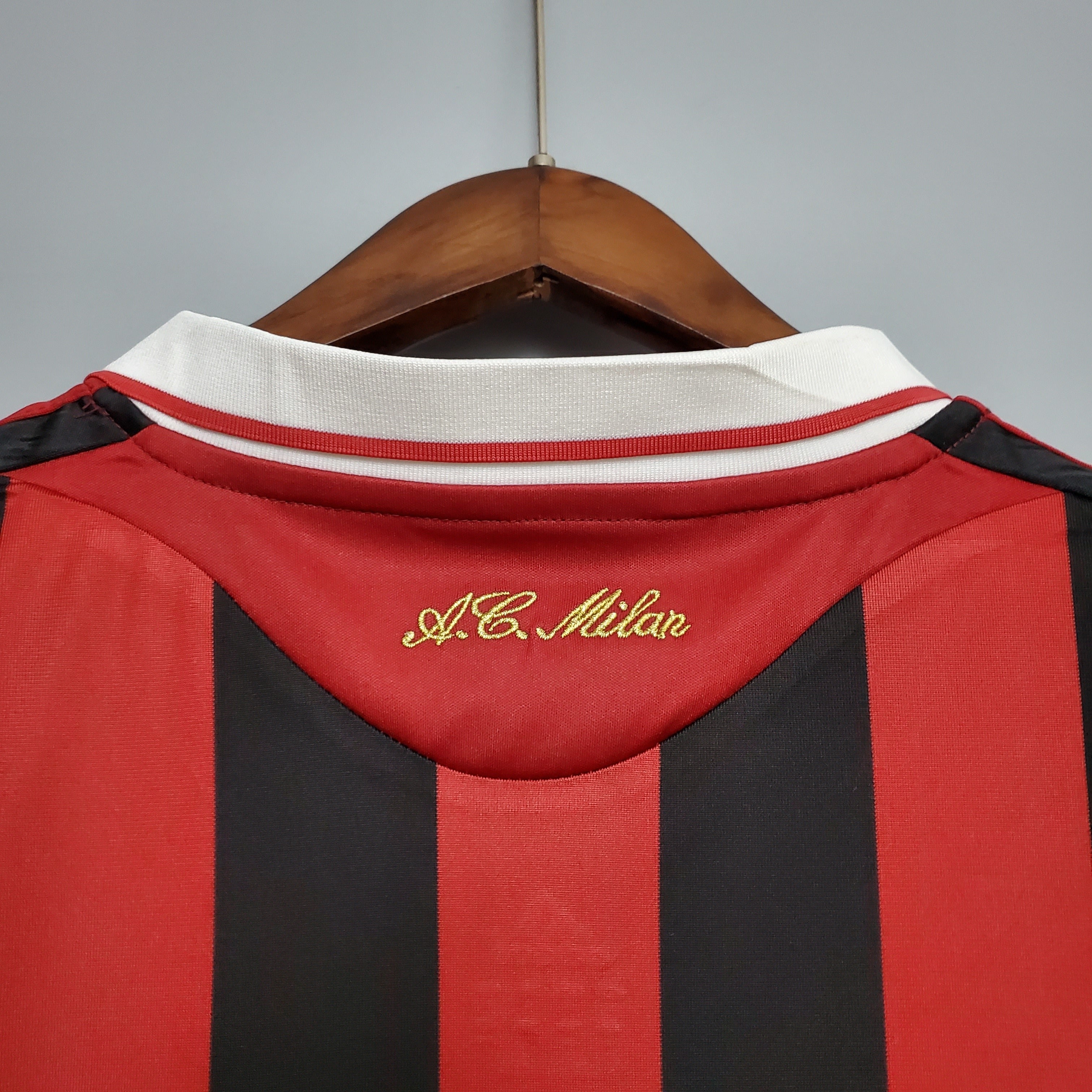 Camiseta Retro — AC Milan 09/10 — Local — Edición Clásica