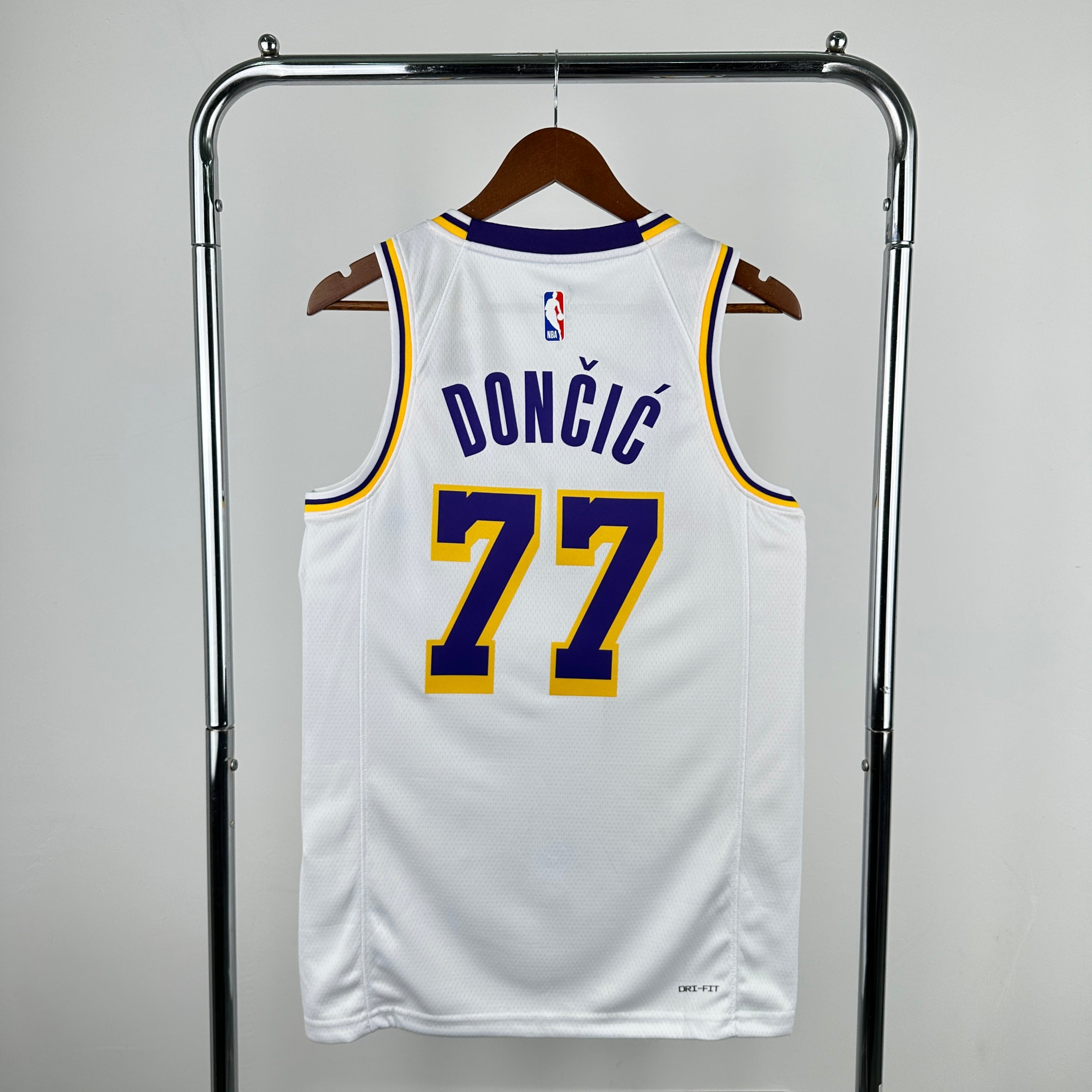 LA Lakers - Camiseta Dončić #77 - Visita - Temporada 2026