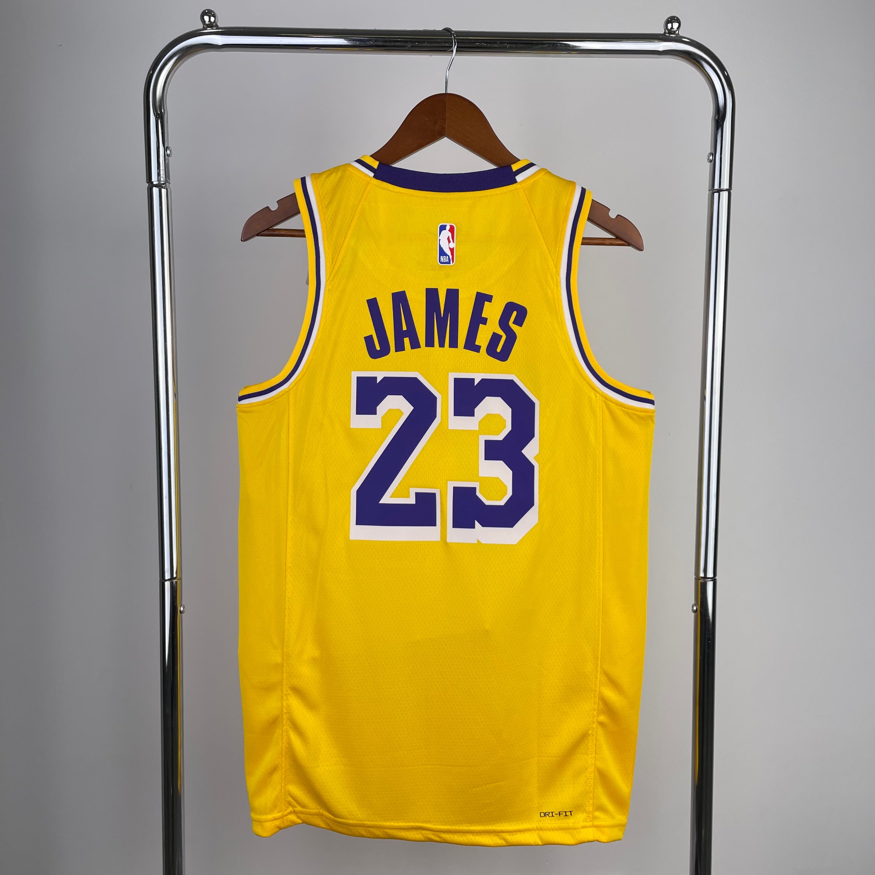 LA Lakers - Camiseta James #23 - Local - Temporada 2026