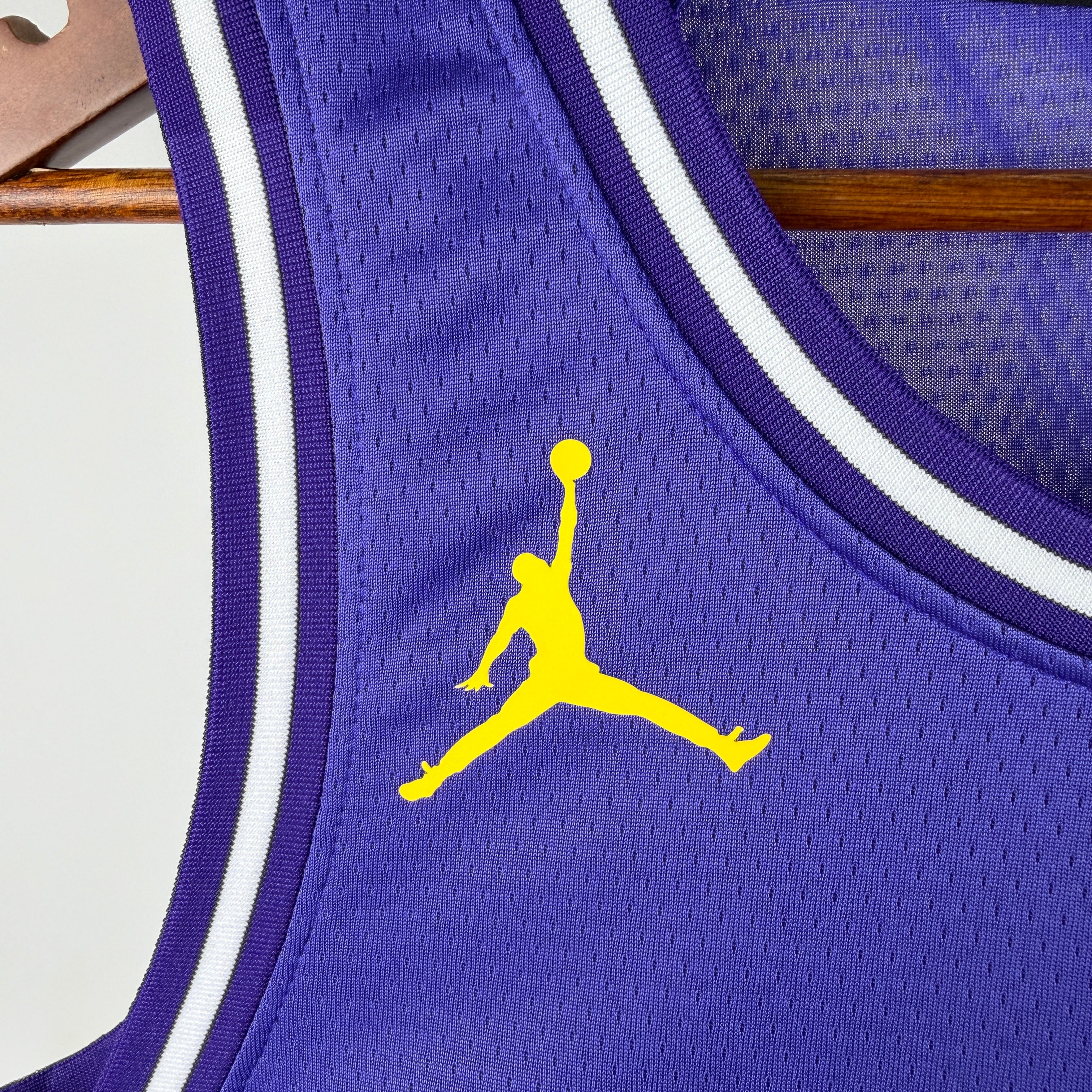 LA Lakers - Camiseta James #23 - Versión Jordan - Temporada 2026
