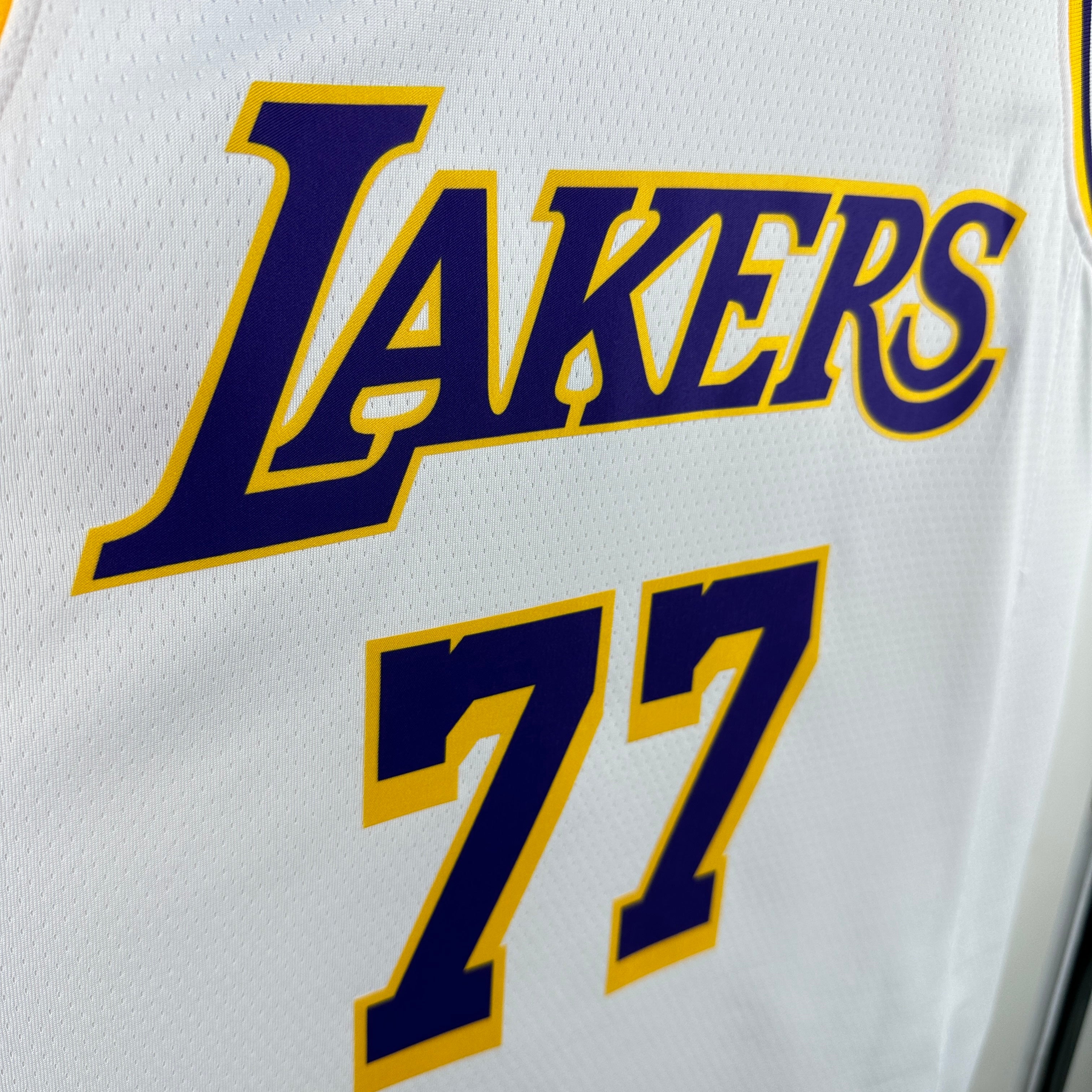 LA Lakers - Camiseta Dončić #77 - Visita - Temporada 2026