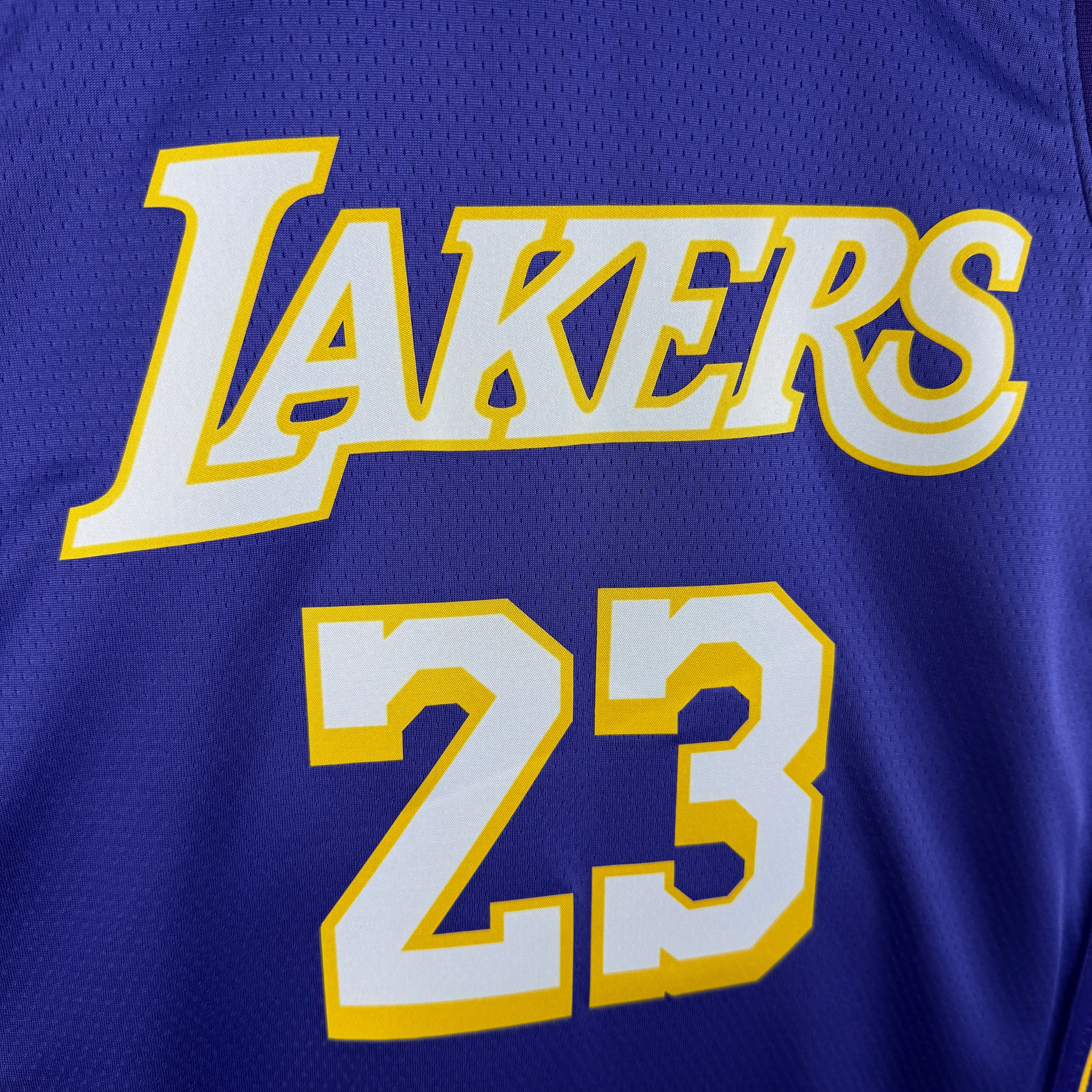 LA Lakers - Camiseta James #23 - Versión Jordan - Temporada 2026