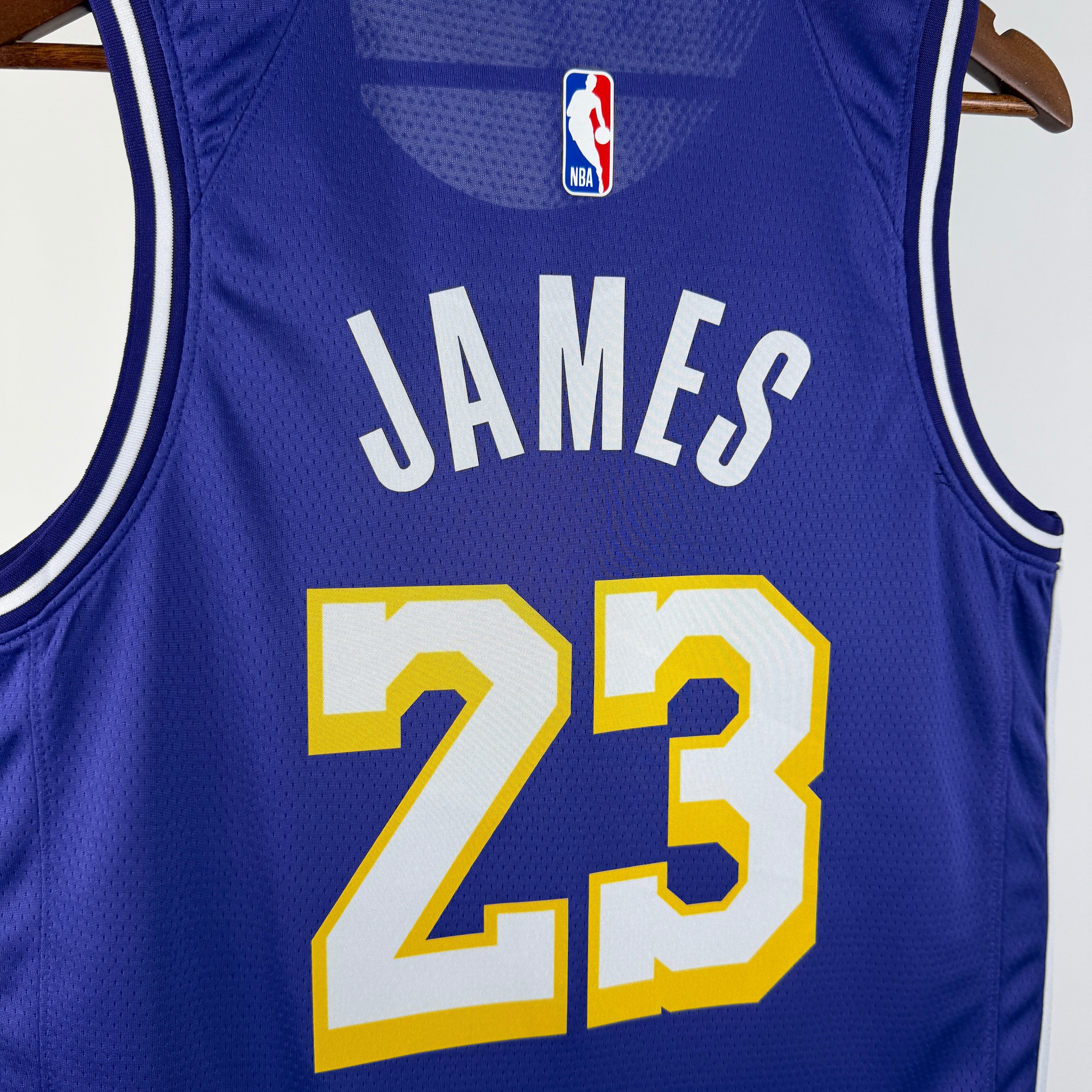 LA Lakers - Camiseta James #23 - Versión Jordan - Temporada 2026