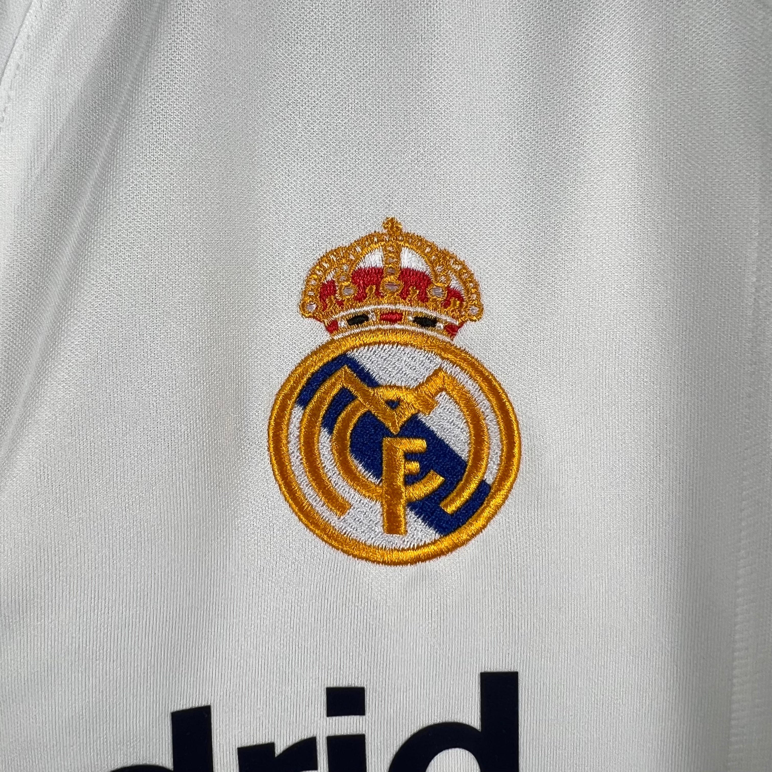 Camiseta Retro — Real Madrid 01/02 — Local — Edición Clásica