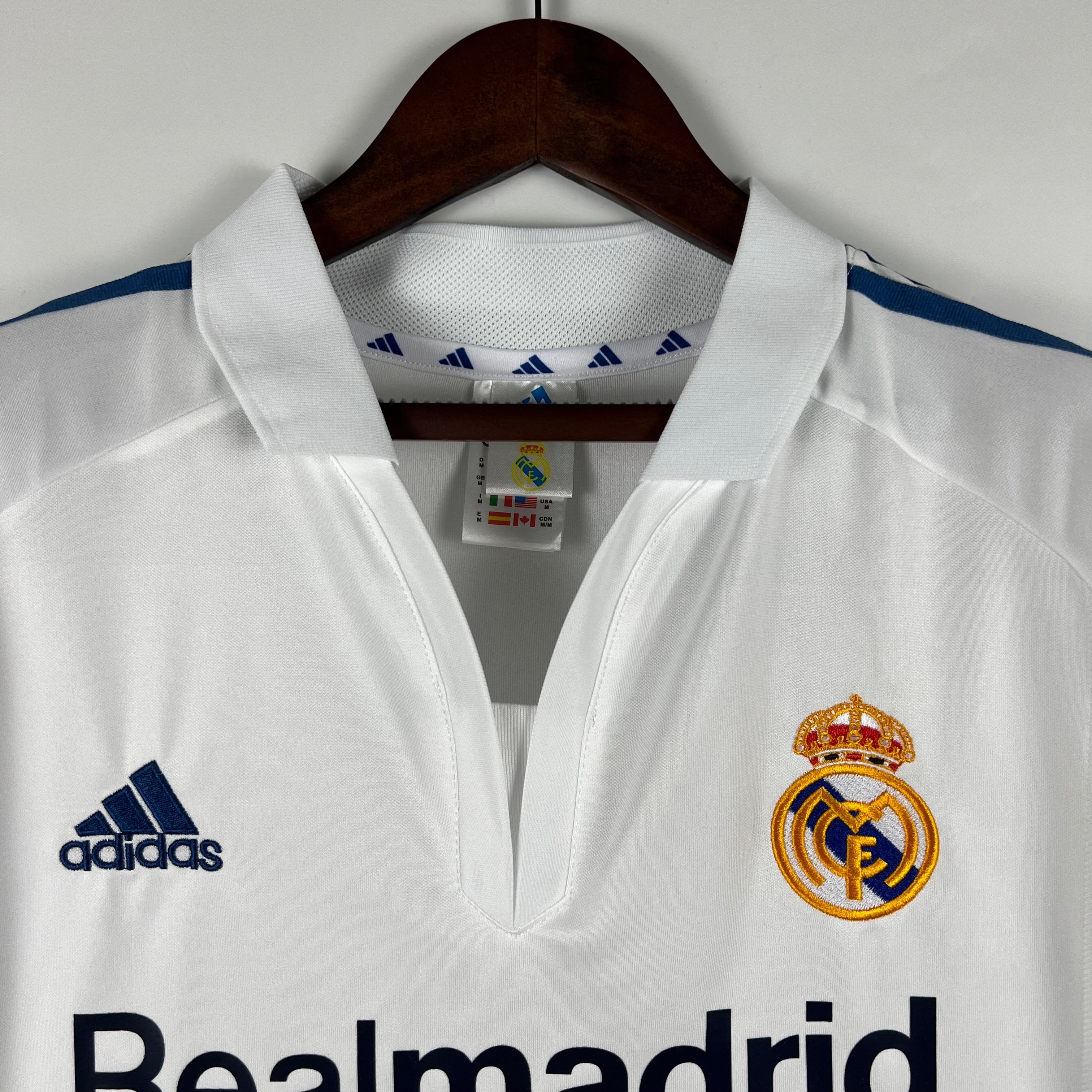 Camiseta Retro — Real Madrid 01/02 — Local — Edición Clásica